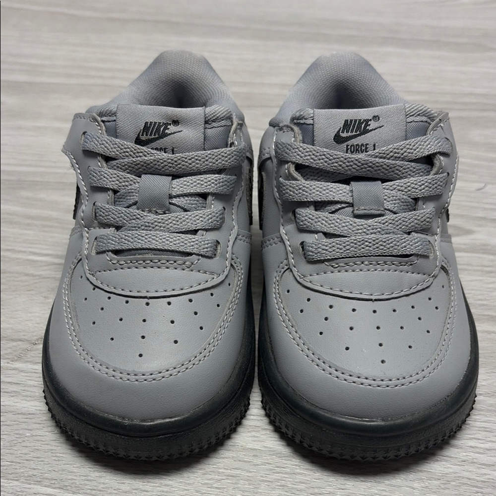 Nike Kids Sneakers in Gray and Black